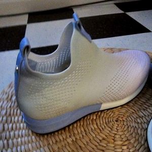 High-end, fashionable and comfortable.